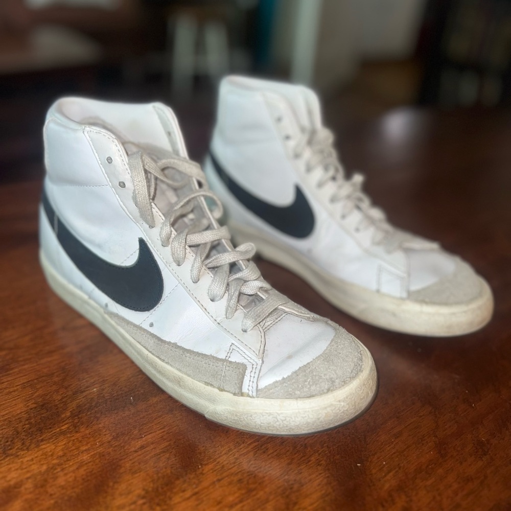 Nike Blazers Mid ‘77 White and Black Sneakers (Mens 7.5 / Womens 6) - Picture 2 of 8